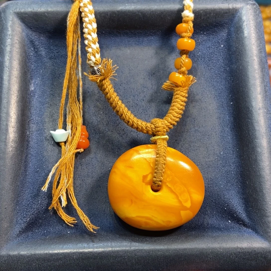 琥珀未镶嵌颈饰蜜蜡