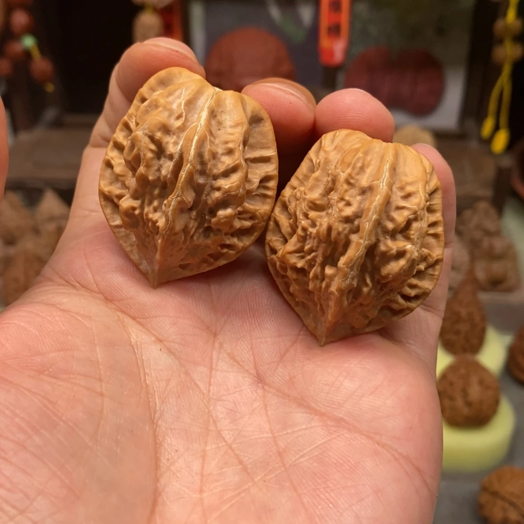 文玩核桃把件蝴蝶龙骨