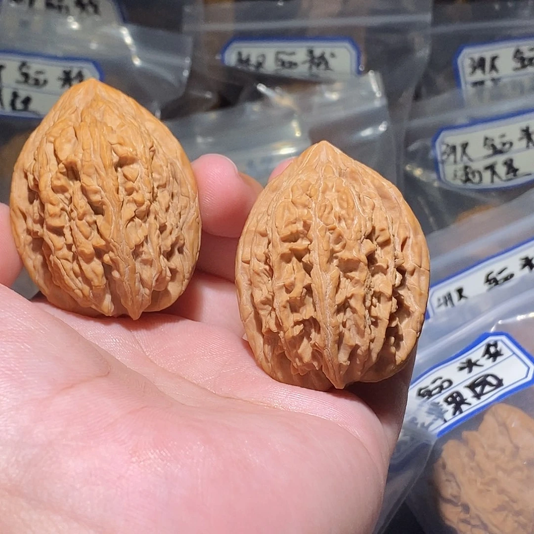 煦****吊坠文玩核桃38全品大古石