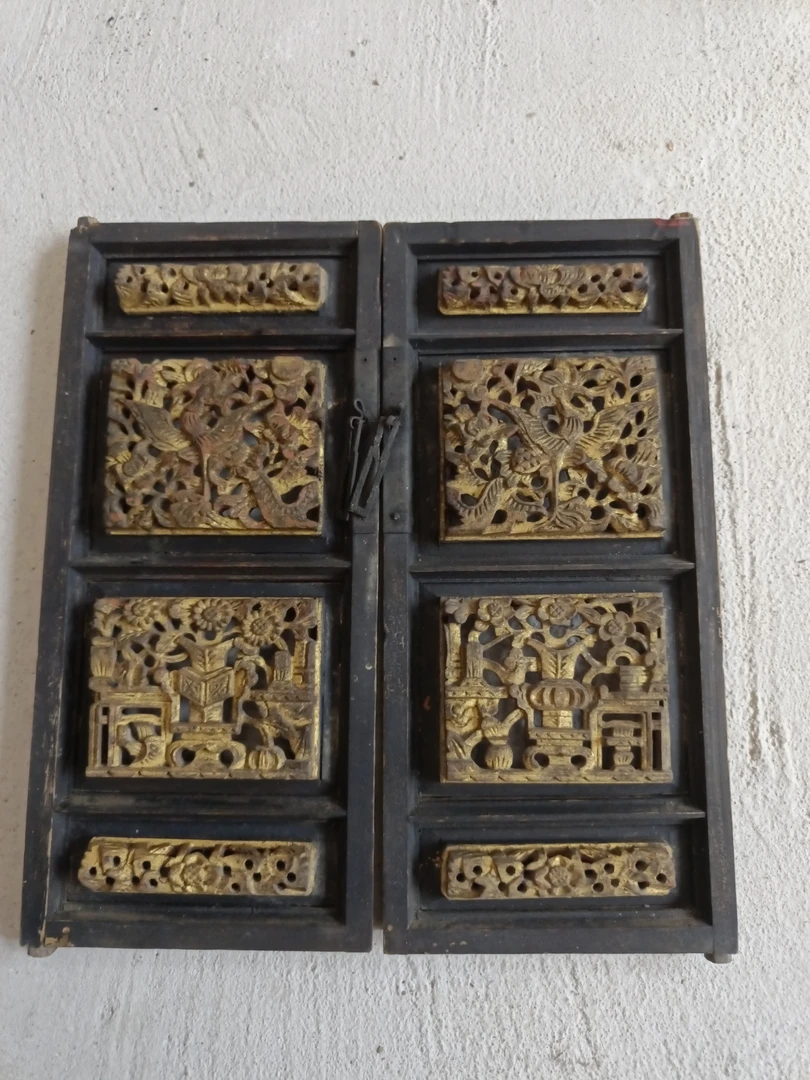 门木雕作品一个。