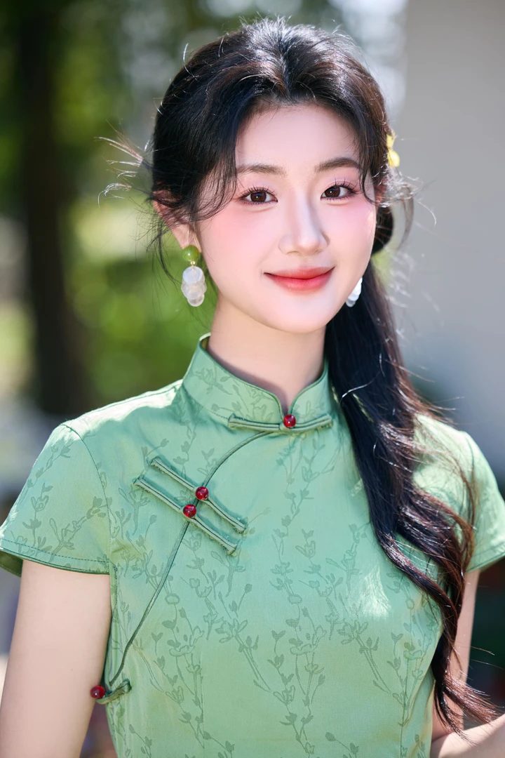 新中式绿色旗袍2025新款复古改良高端气质款连衣裙年轻少女日常夏