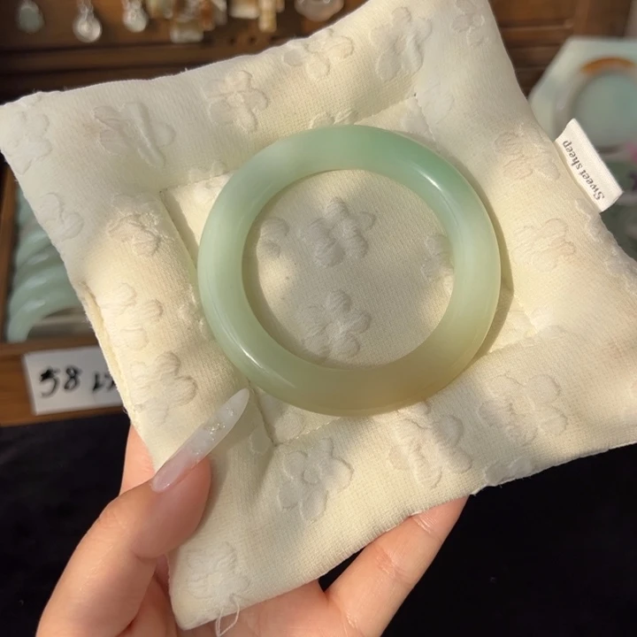 非金属东陵胖圆翘色圈口56.8