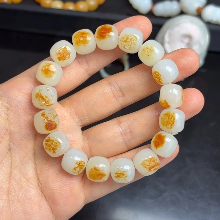 颈饰未镶嵌和田玉（白玉）