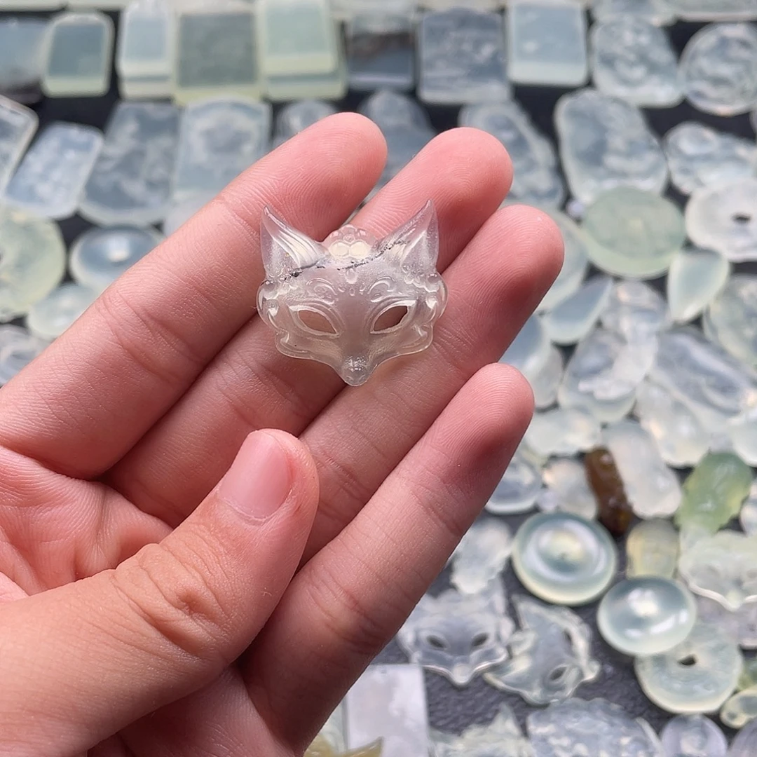 未镶嵌岫玉颈饰狐狸面具