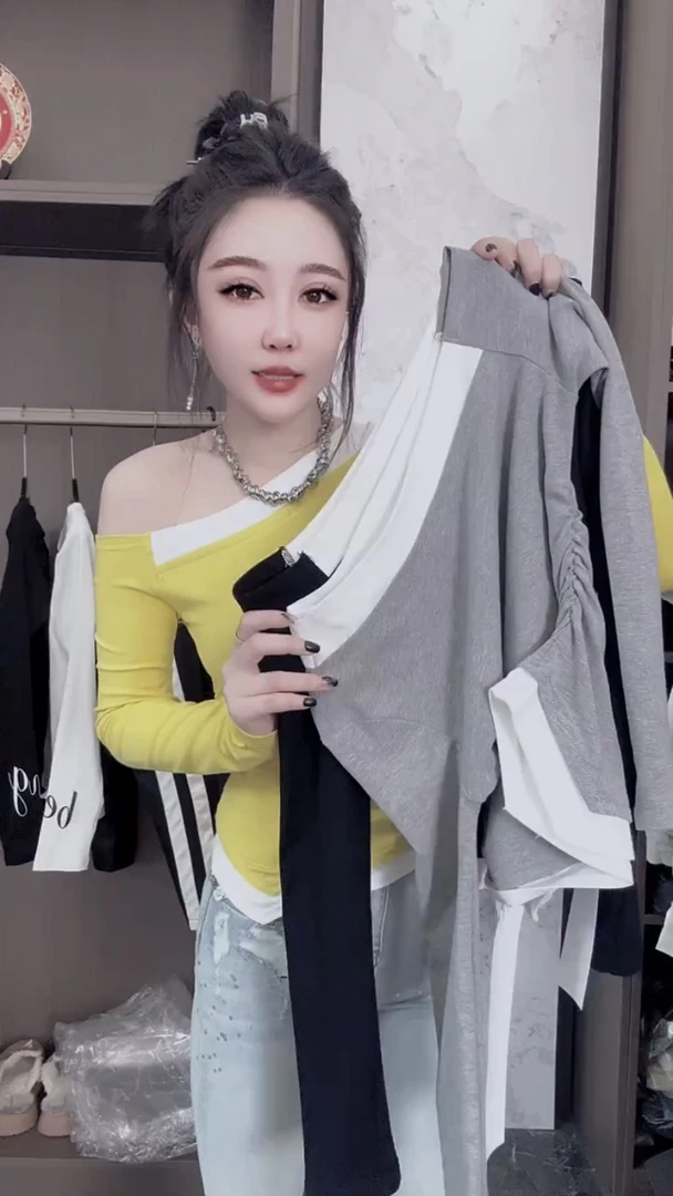 欧洲站2025年春季新款时尚斜领露肩拼接撞色长袖T恤女修身打底衫