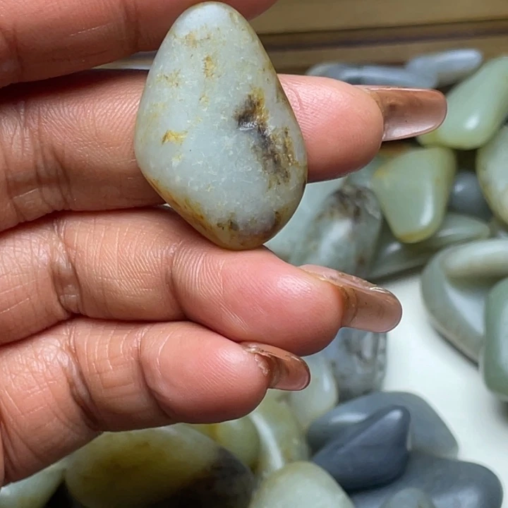 和田玉未镶嵌珠宝半成品