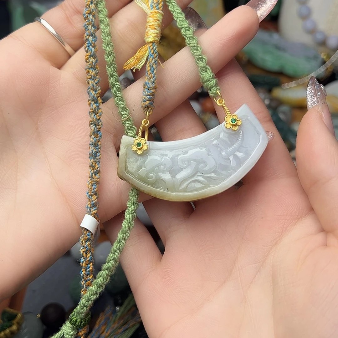 翡翠吊坠(赠链)未镶嵌吊坠