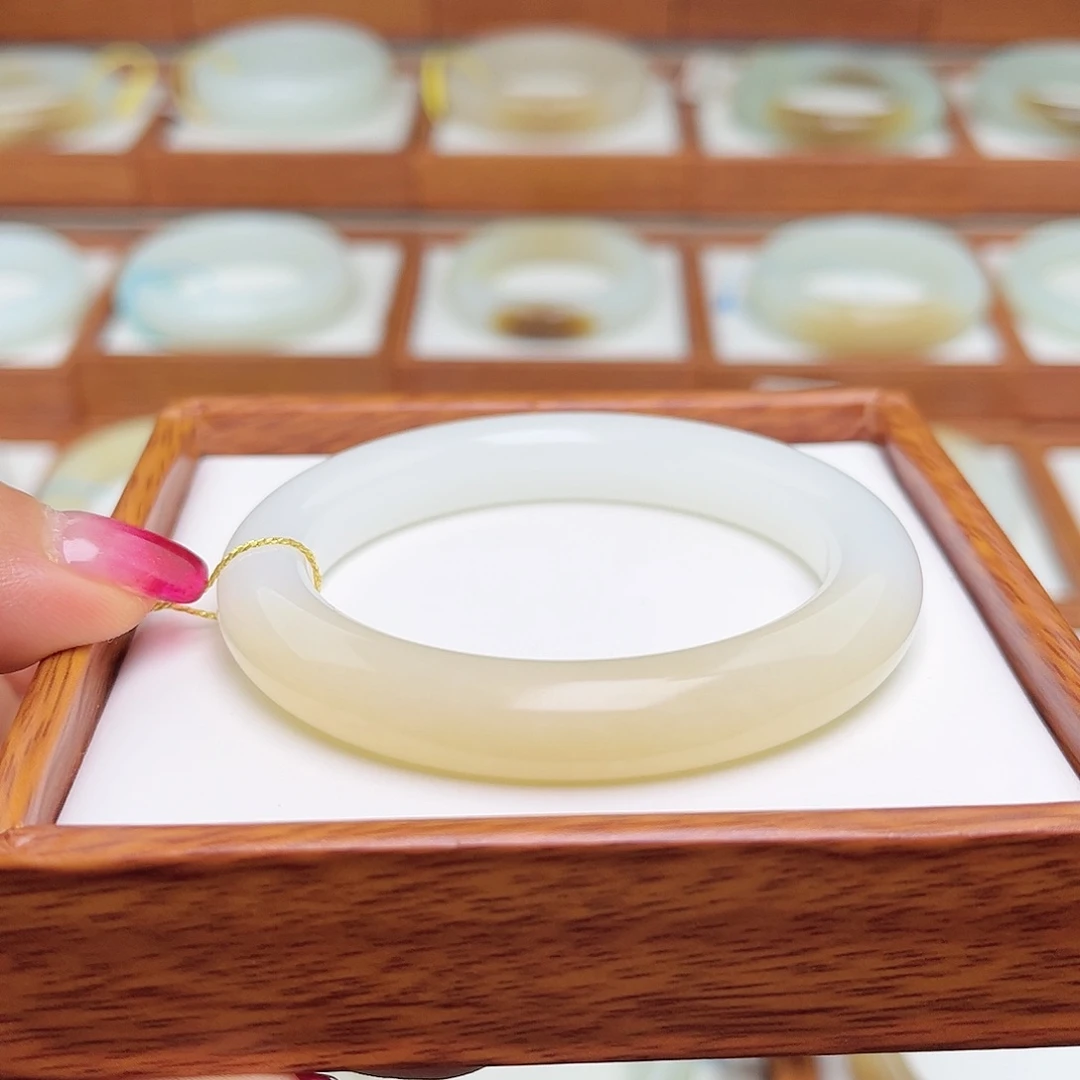 和田玉手镯未镶嵌53