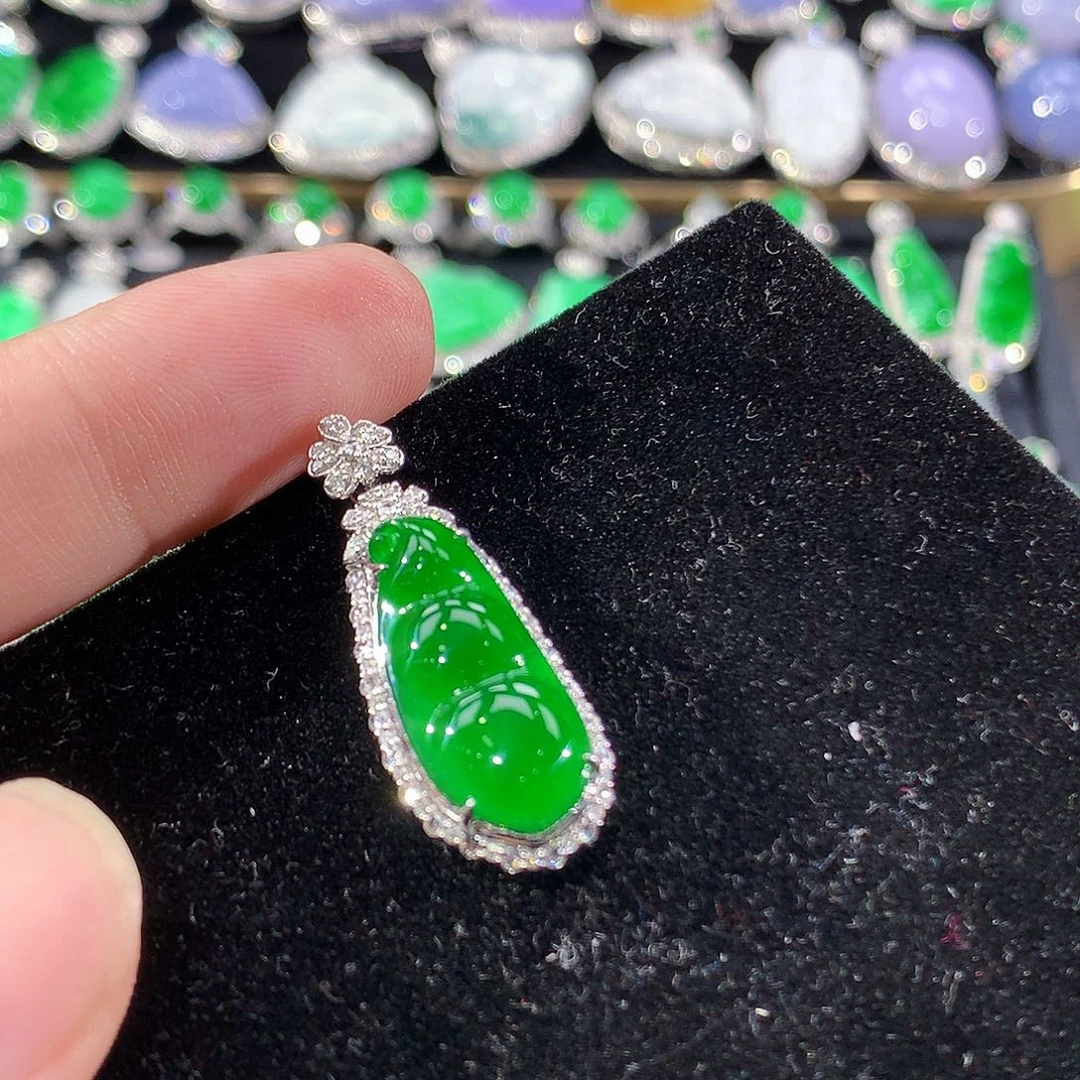 翡翠18K金镶嵌颈饰