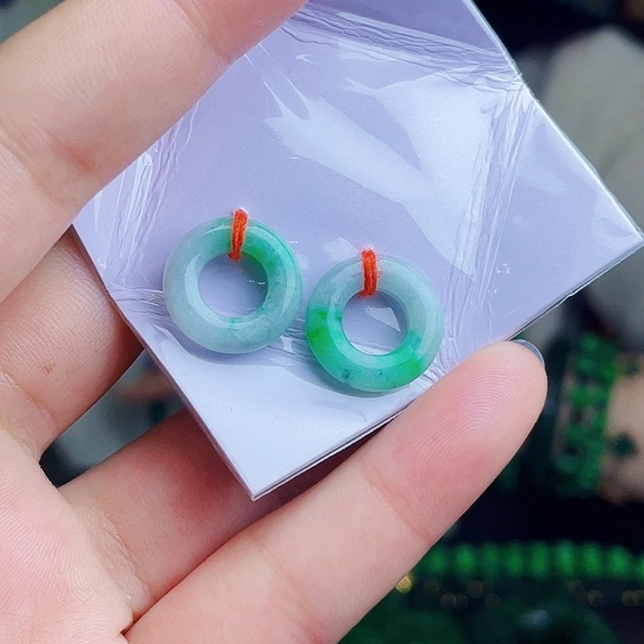 翡翠未镶嵌颈饰多样性