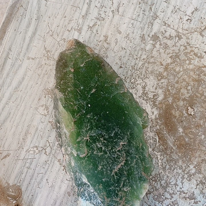 晴***里蛇纹石玉未镶嵌天然岫玉多样性发一