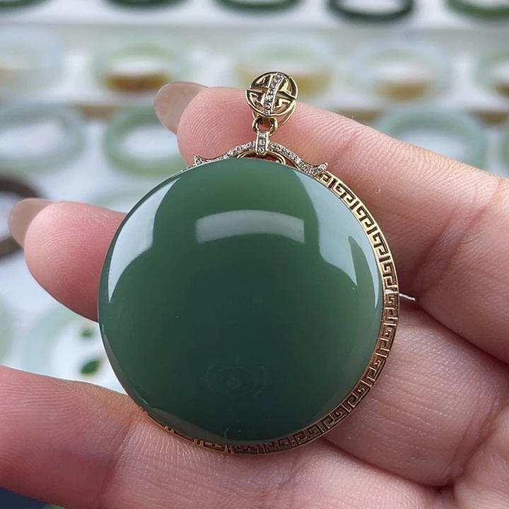 和田玉（碧玉）18K金镶嵌颈饰