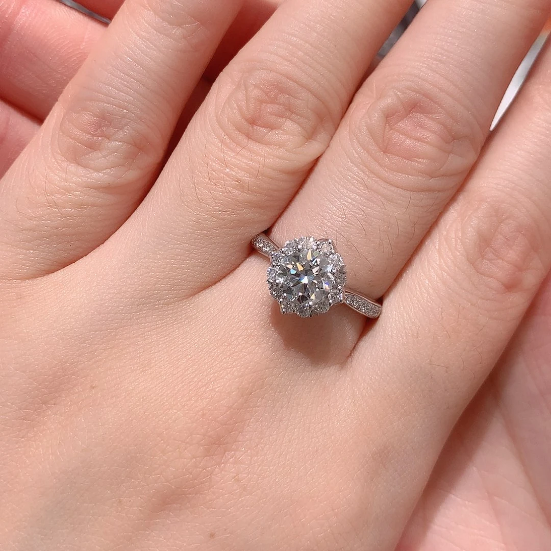 铂Pt950镶嵌实验室培育钻石1克拉灿若星辰