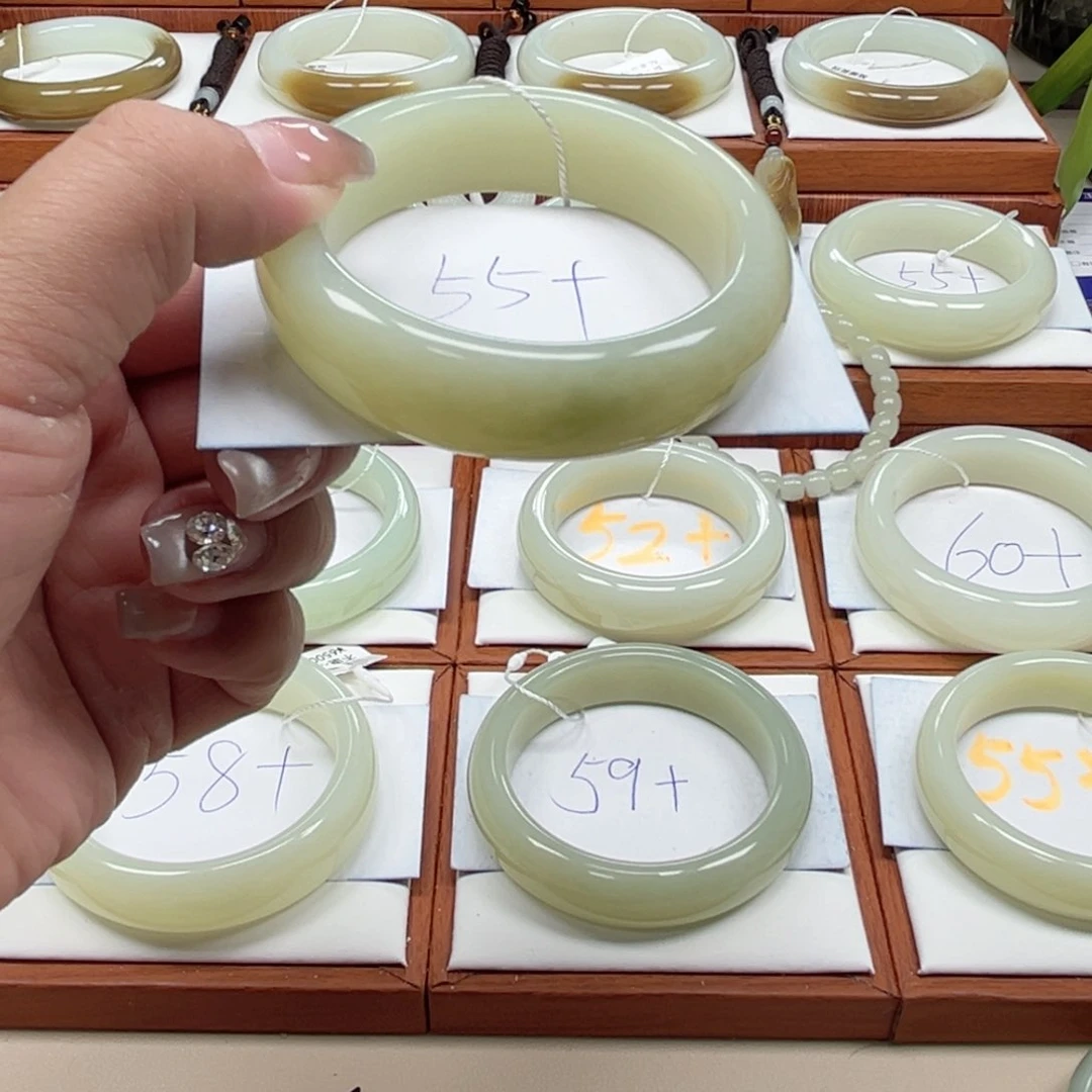 未镶嵌手镯和田玉