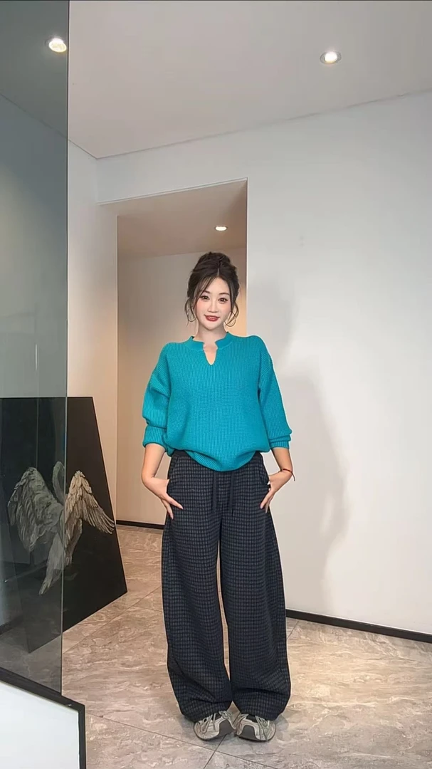 XIANJIE秋季运动风长袖宽松卫衣镂空加绒加厚款宽松型