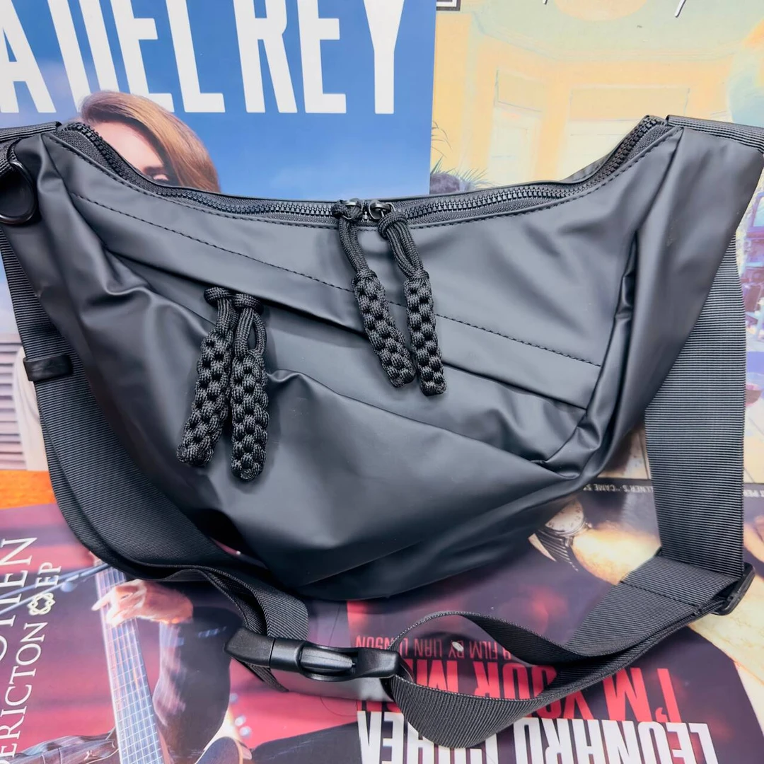 斜挎包女骑行包2025新款挎包男饺子女包潮酷胸包防水包包男生背包