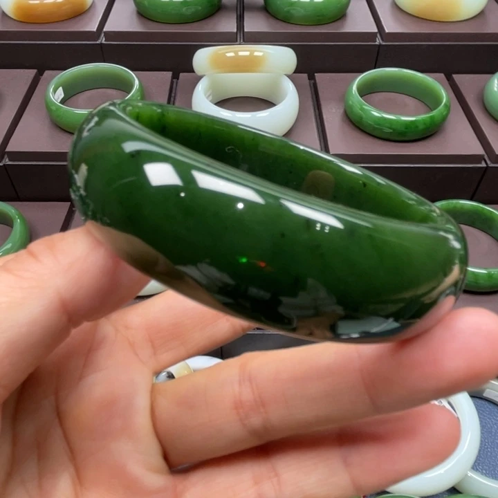 和田玉未镶嵌手镯62口径