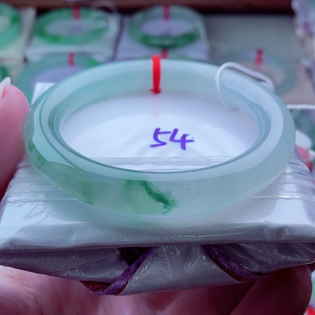 翡翠未镶嵌手镯（圆镯）495灵动飘逸意境冰透冰胶起光