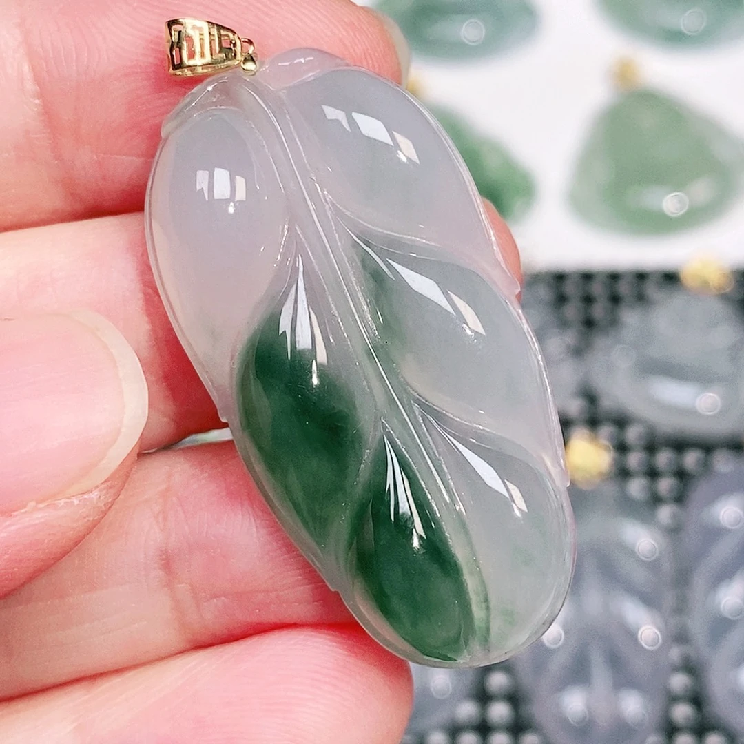 颈饰18K金镶嵌翡翠