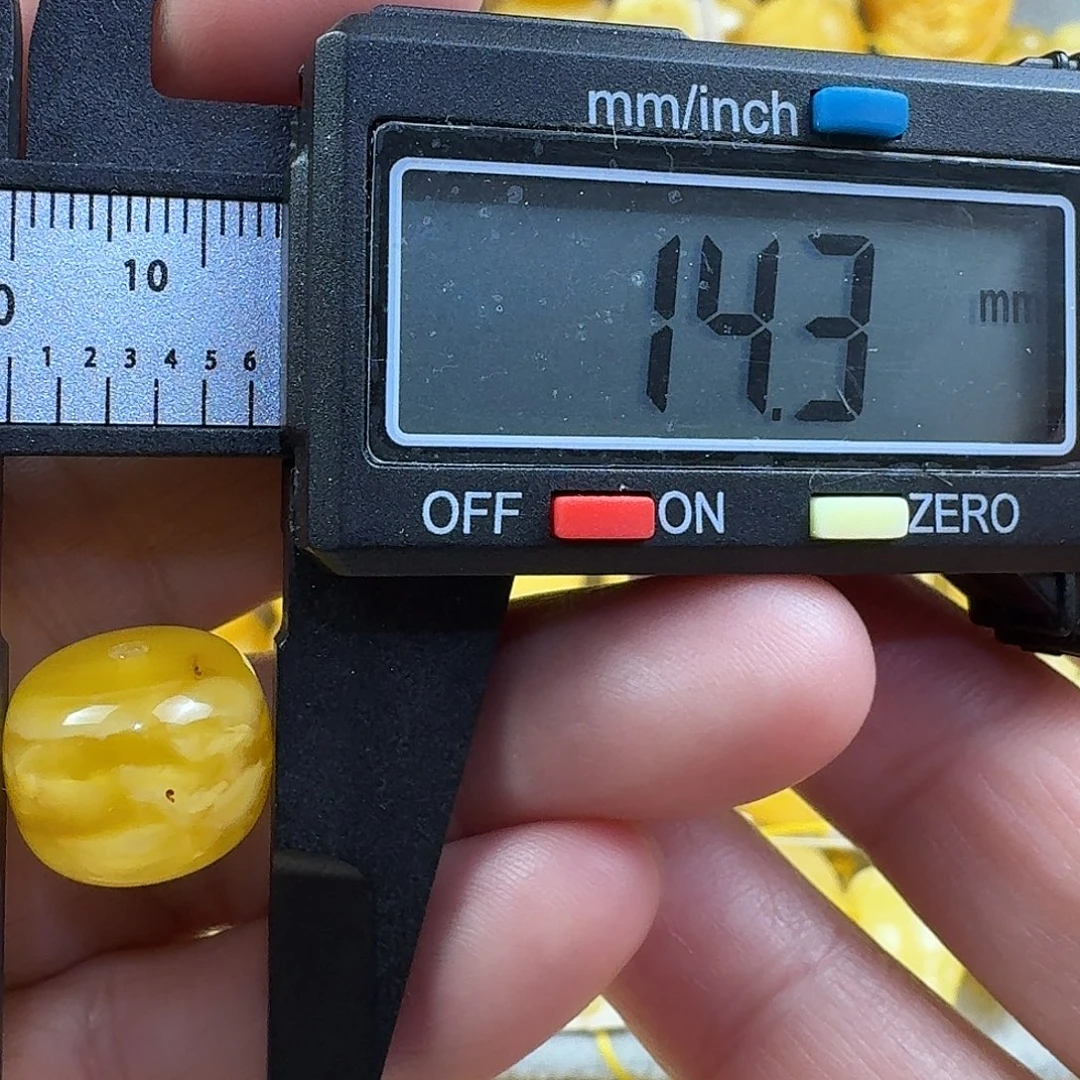 蜜蜡未镶嵌裸石29杂