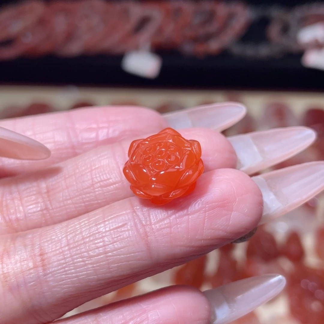 南红玛瑙冰飘配饰莲花未镶嵌1373