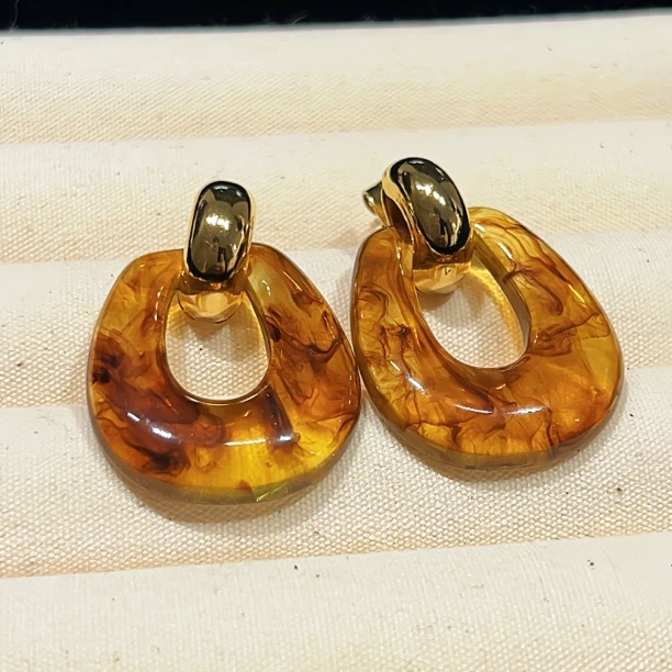 铜合金树脂耳饰 法式复古不规则棕色树脂几何设计