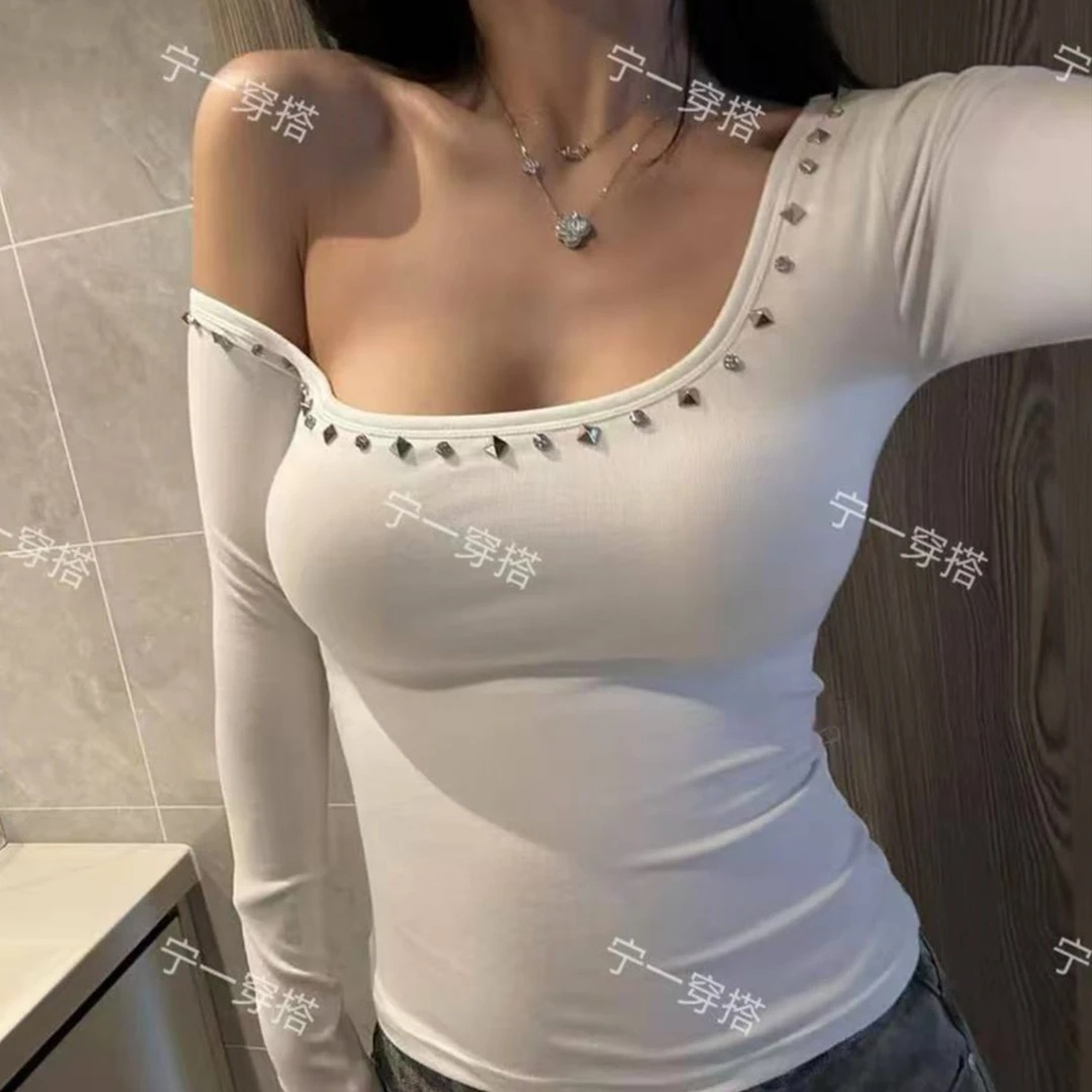 NY7025早秋铆钉修身长袖T恤早秋显瘦辣妹打底上衣宁一带胸垫内搭
