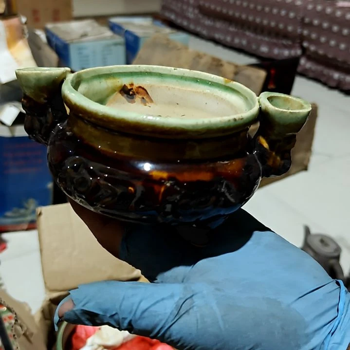 摆件盘子碗茶壶啥都有