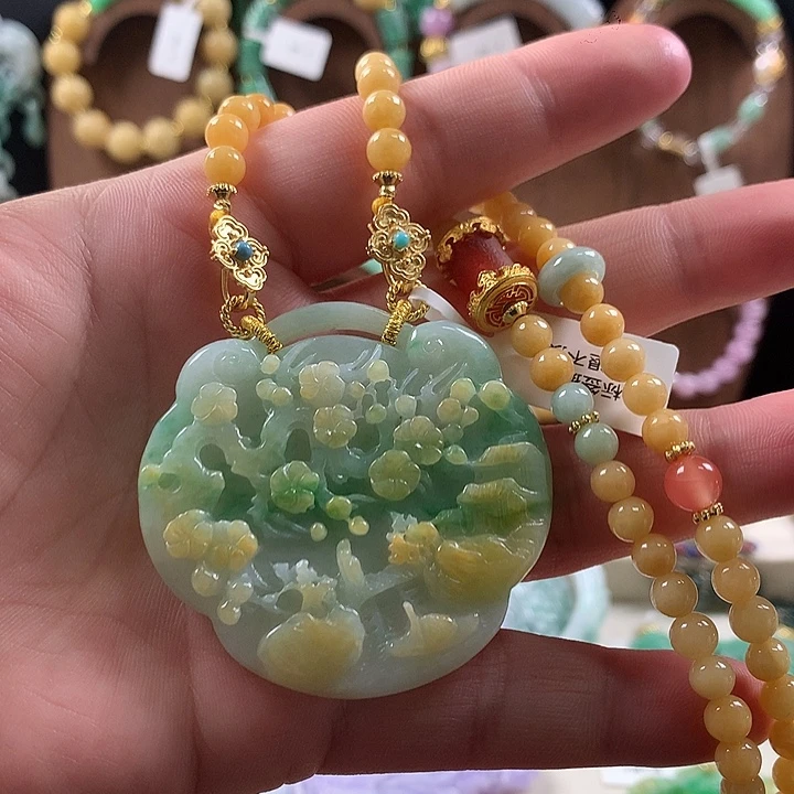 翡翠未镶嵌颈饰吊坠