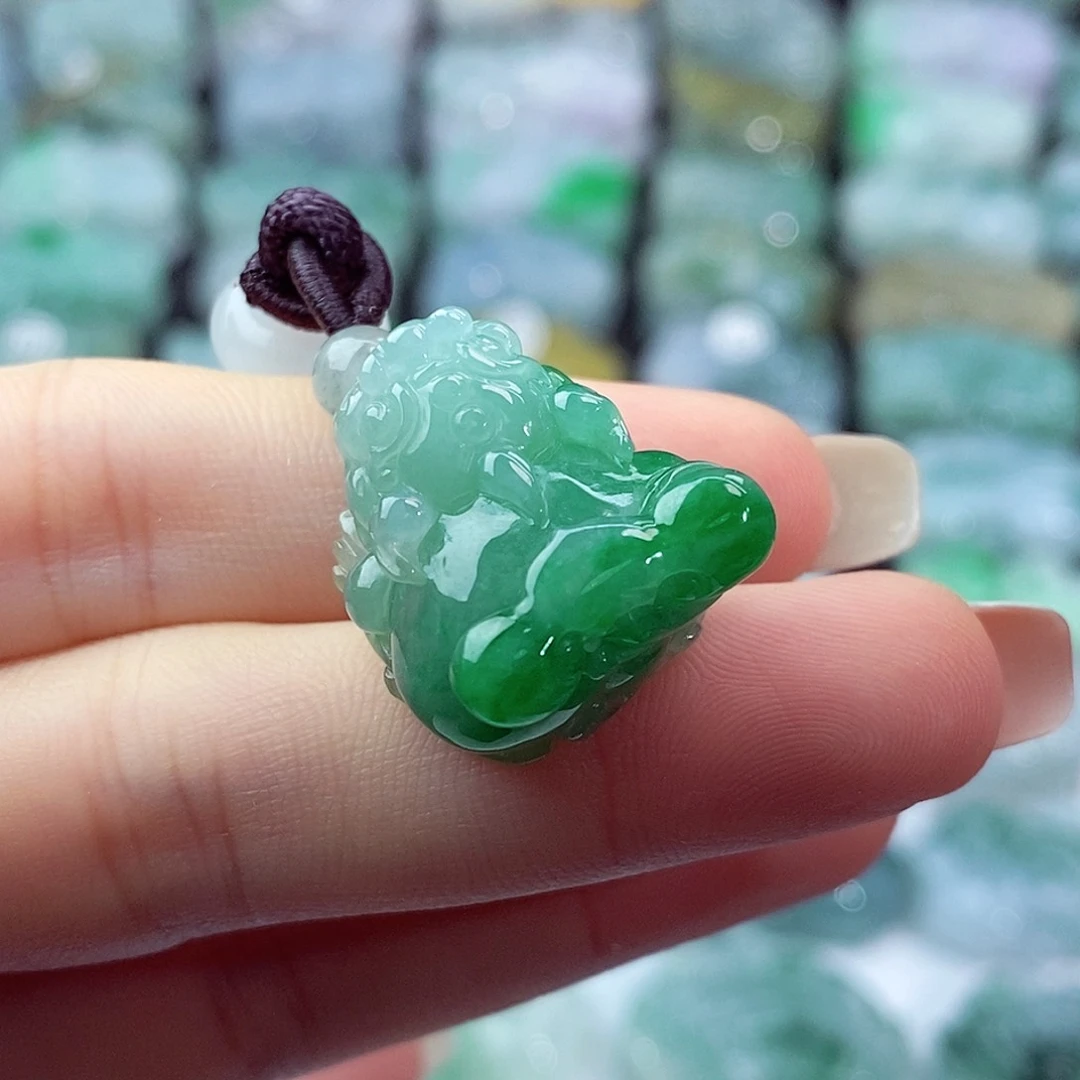 颈饰未镶嵌翡翠天然