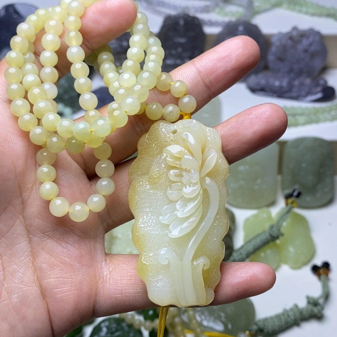 烨***猫和田玉未镶嵌颈饰