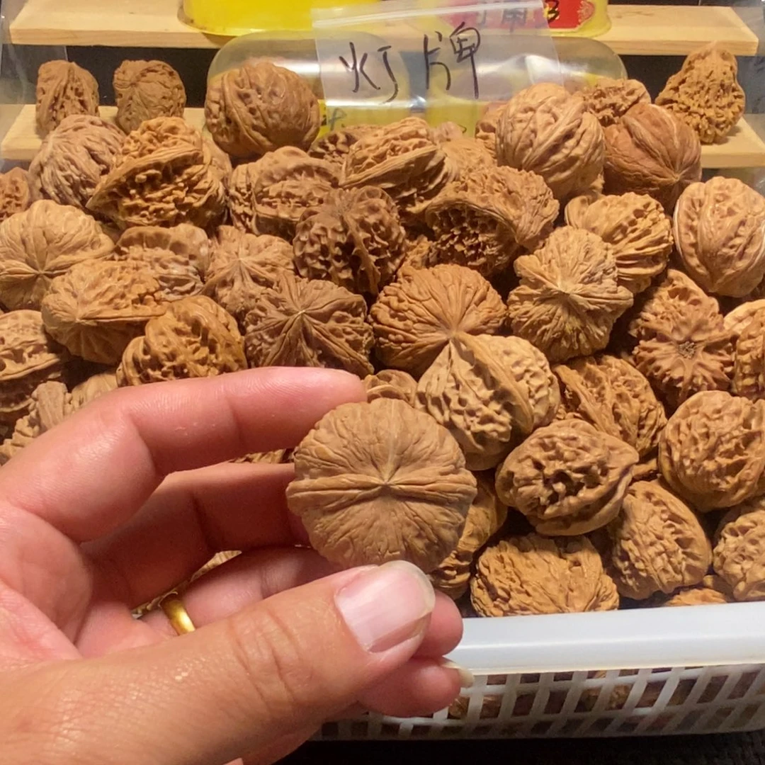 斡***竘文玩核桃吊坠核桃异形