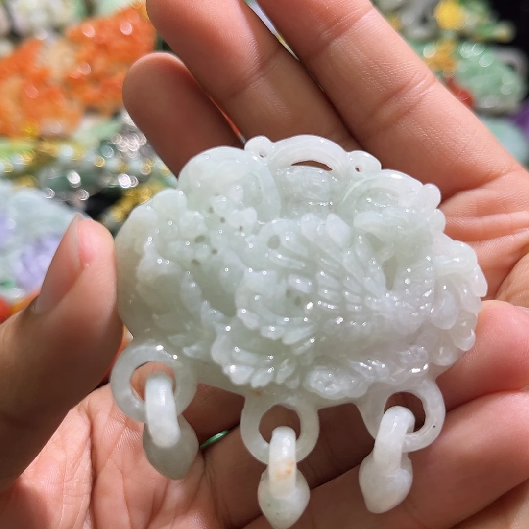 翡翠未镶嵌颈饰待编织