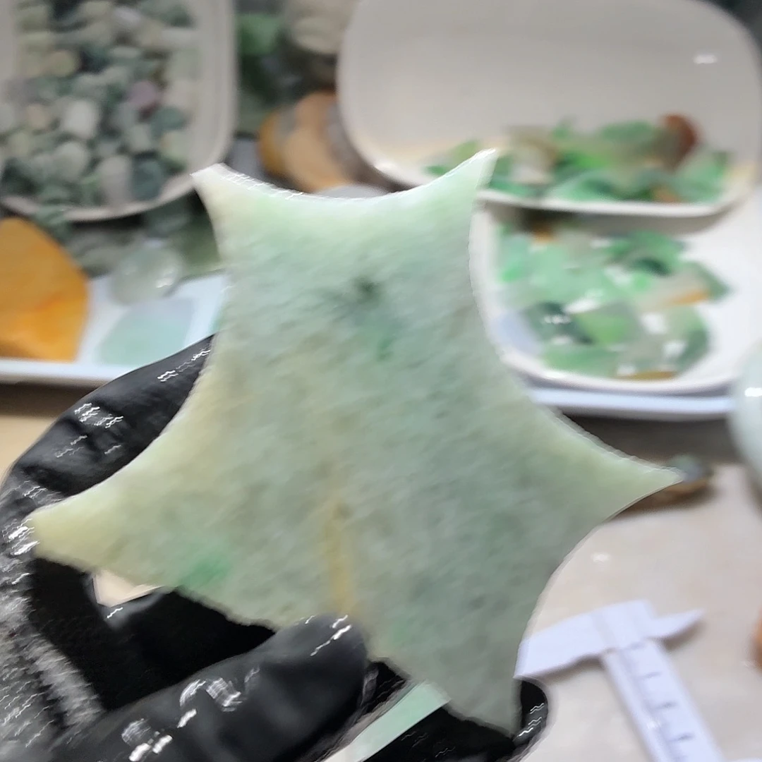 颈饰未镶嵌翡翠边角料