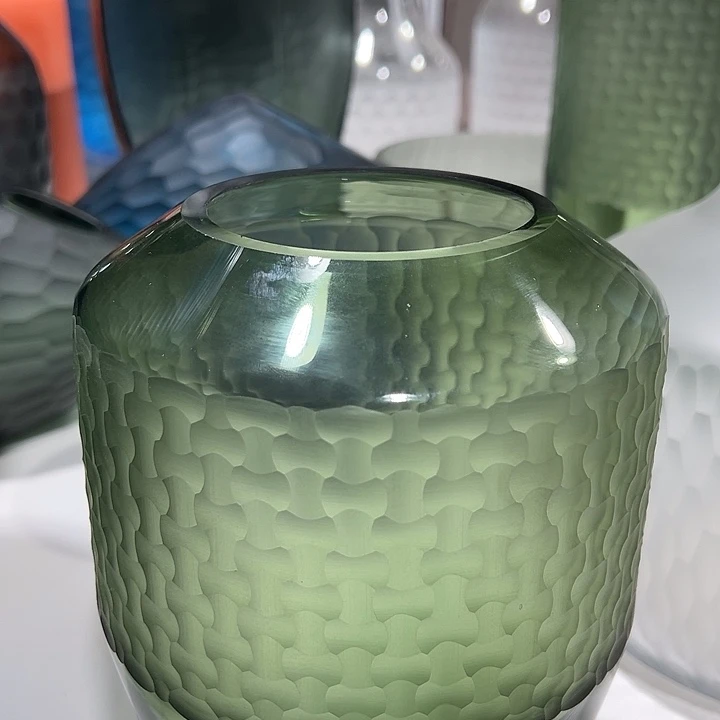 绿色磨刻花瓶花器高23口9