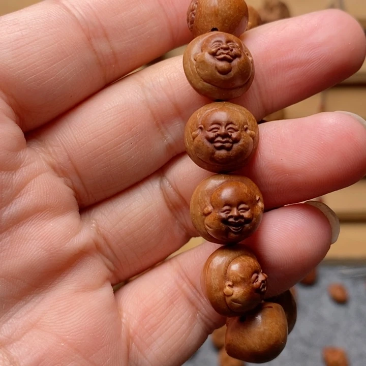 桃核雕刻百态弥勒手串