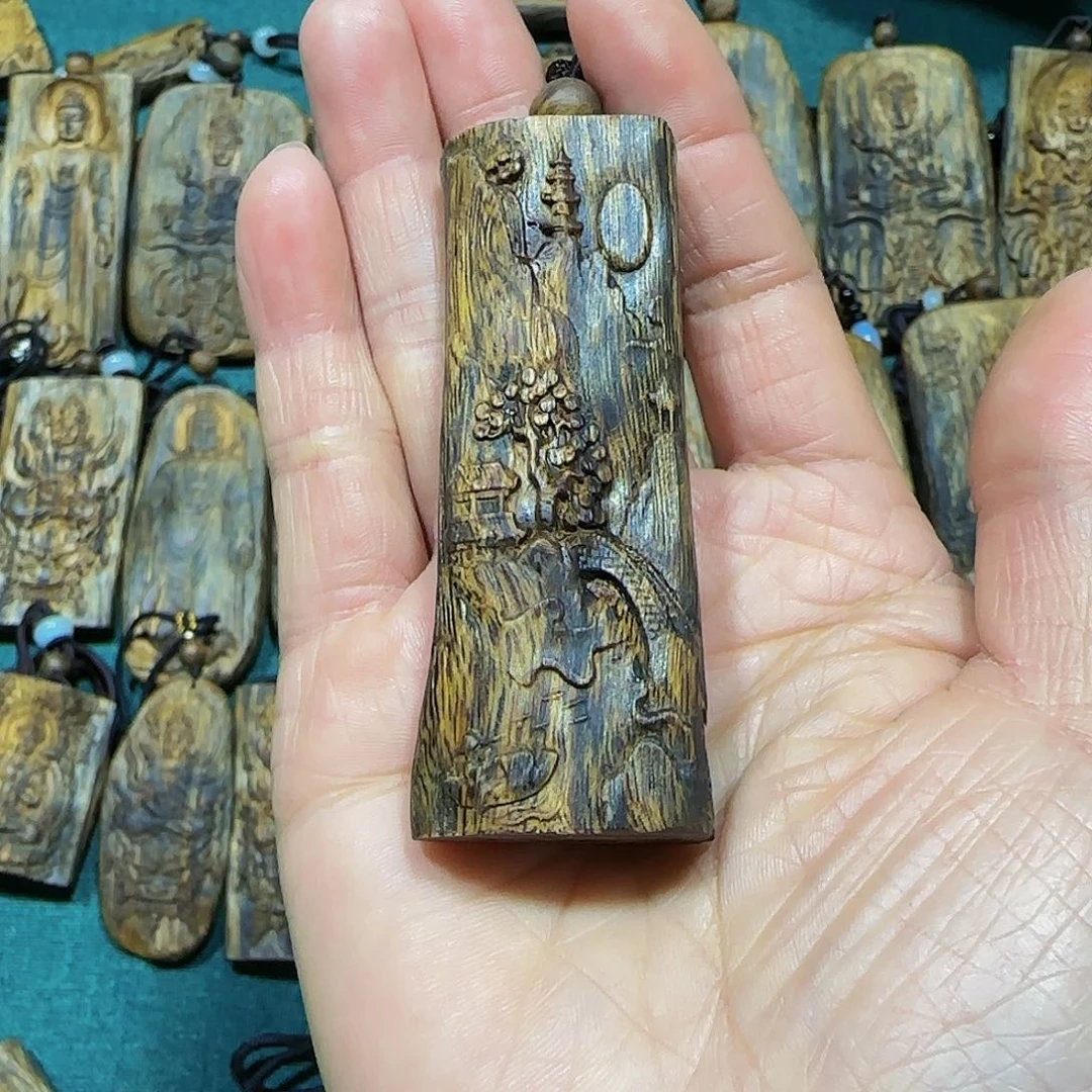 沉香吊坠深**n海南白奇乌身老料雕刻山水牌带绳21.8克