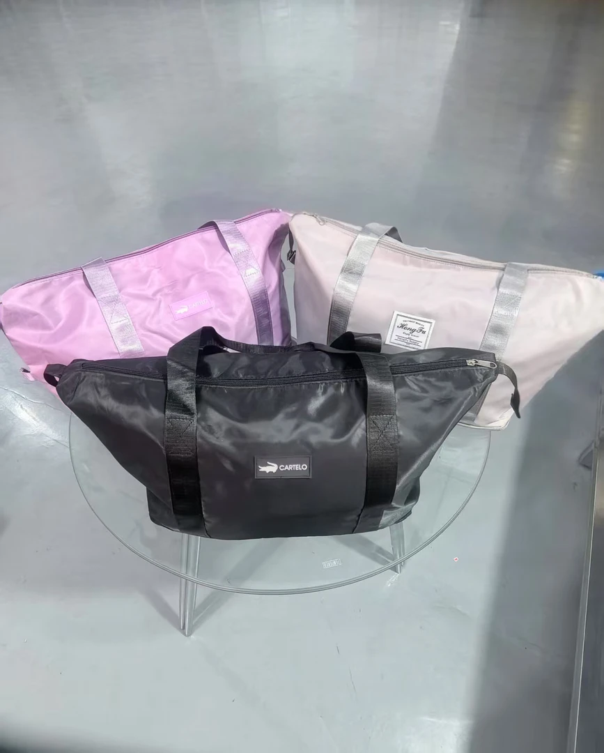 大容量多功能旅行包适合出门上班健身户外使用