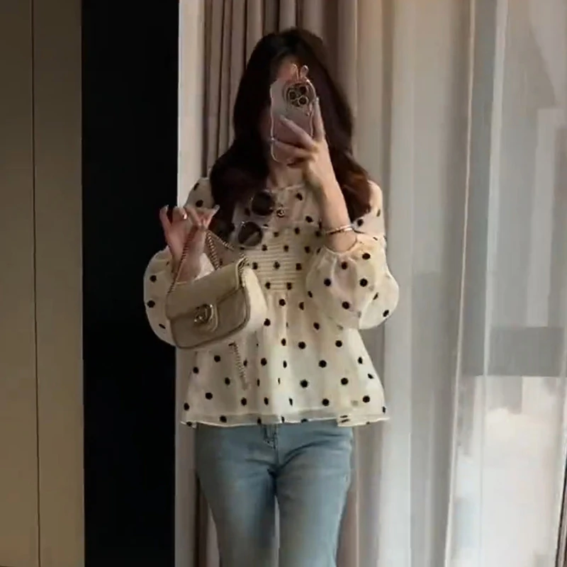 法式时尚洋气小众褶皱波点衬衫女2025春夏甜美雪纺泡泡袖遮肚上衣