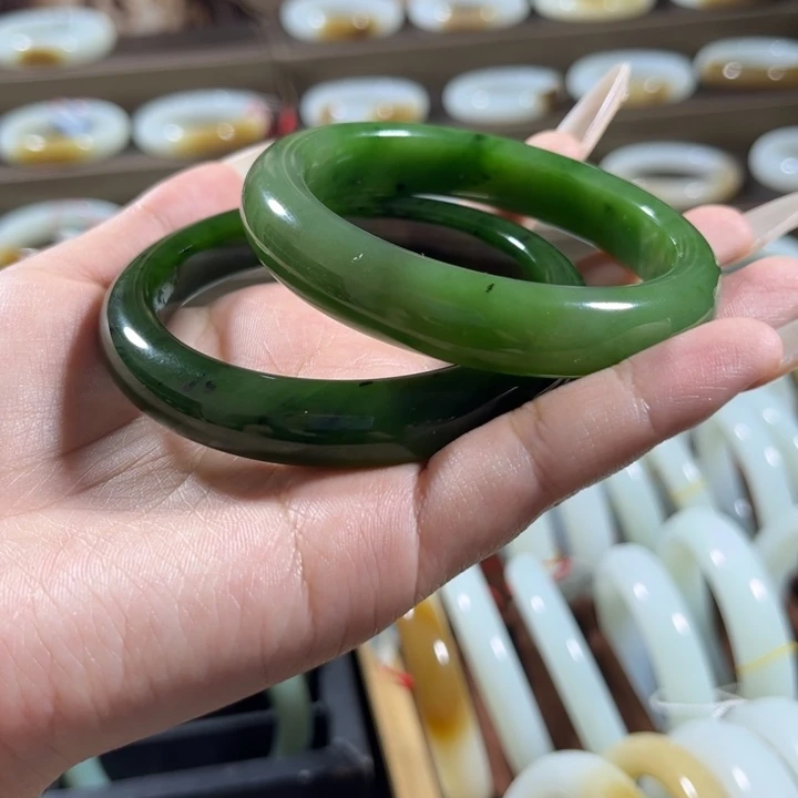 和田玉未镶嵌手镯