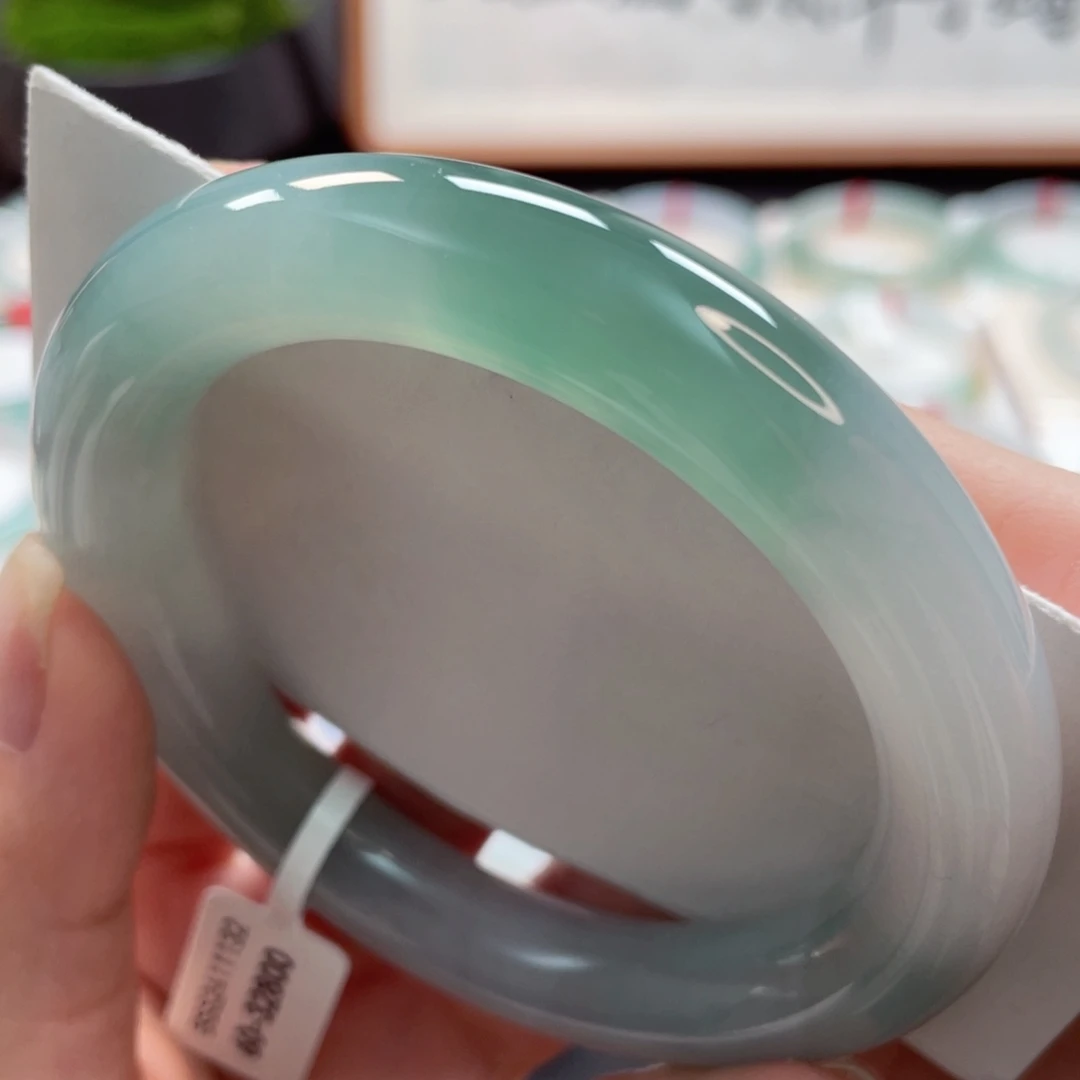 【闪购商品】翡翠手镯未镶嵌60胖圆清澈细腻湖水蓝38号