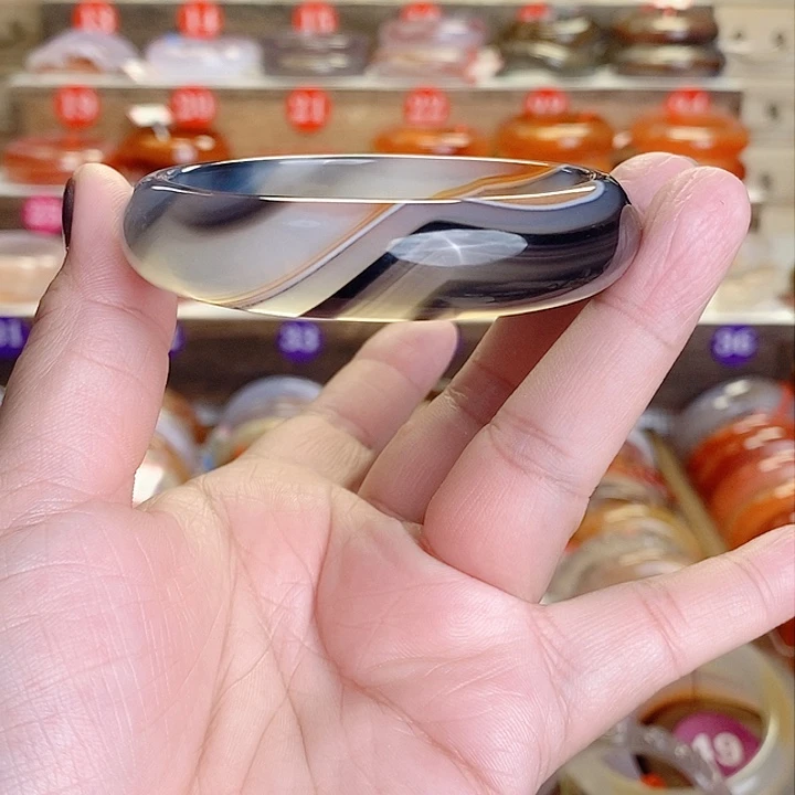 玛瑙/玉髓手镯未镶嵌思*