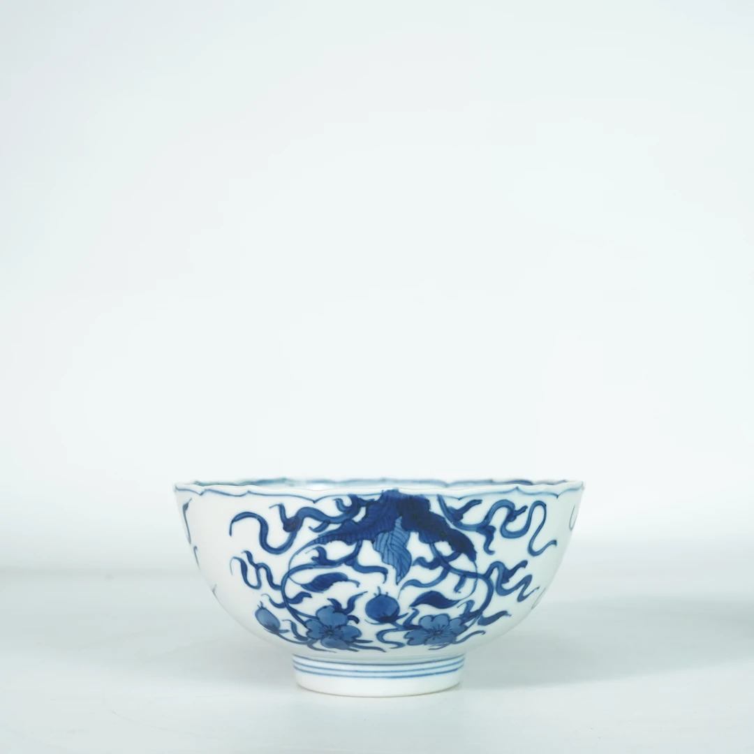 LXZ250919014【十竹斋】清康熙青花团花纹葵口赏碗