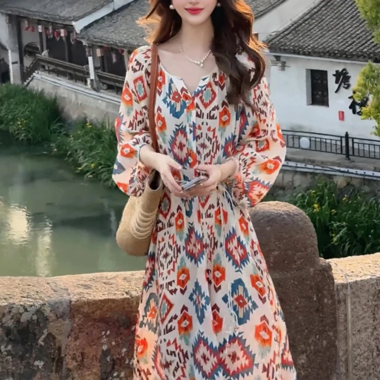 度假风气质休闲宽松印花连衣裙2025夏季新款裙子法式慵懒风仙女裙