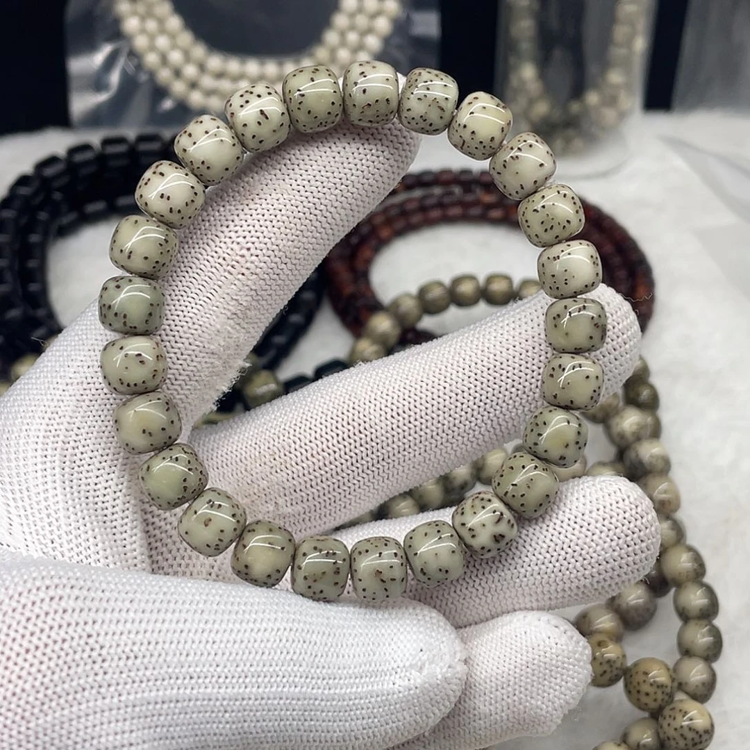 星月菩提吊坠侧留白