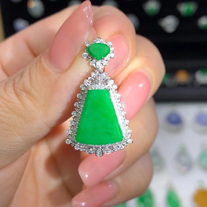 翡翠吊坠(不含链)18K金镶嵌