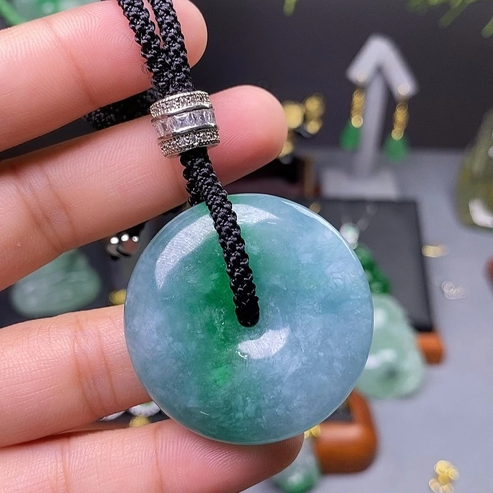 吊坠(赠链)未镶嵌翡翠