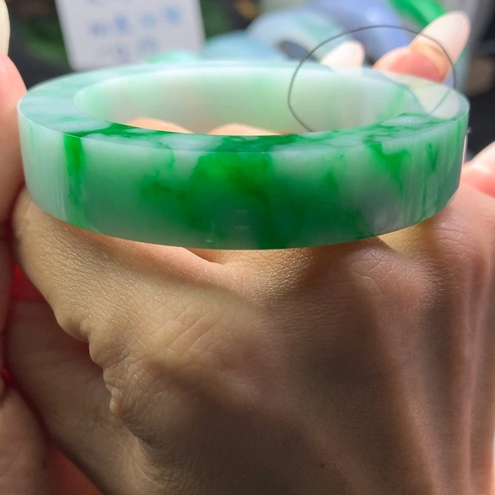 定制翡翠未镶嵌翡翠手镯