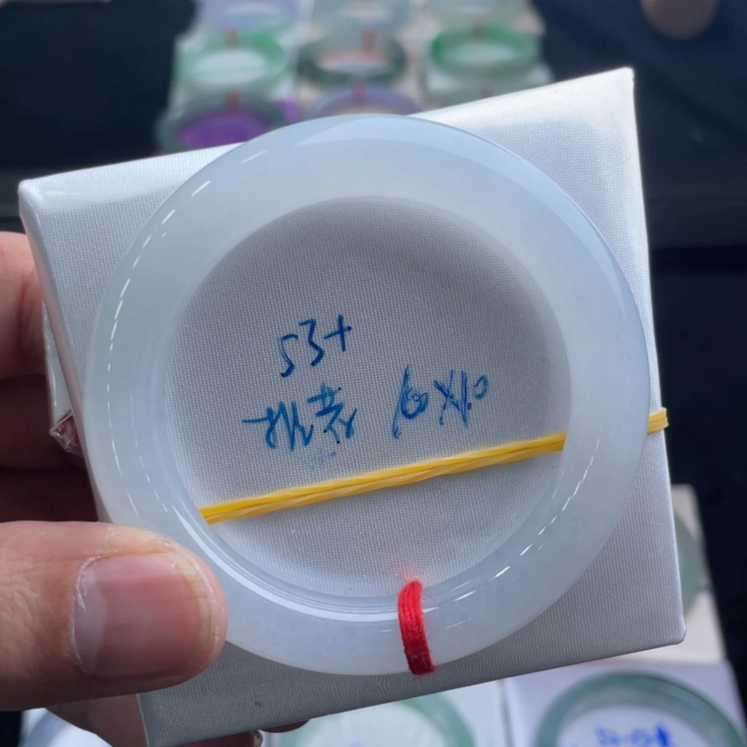 翡翠手镯未镶嵌翡翠手镯