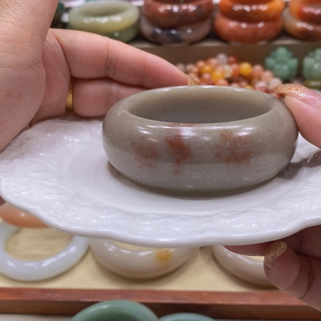 【闪购商品】未镶嵌手镯石英质玉